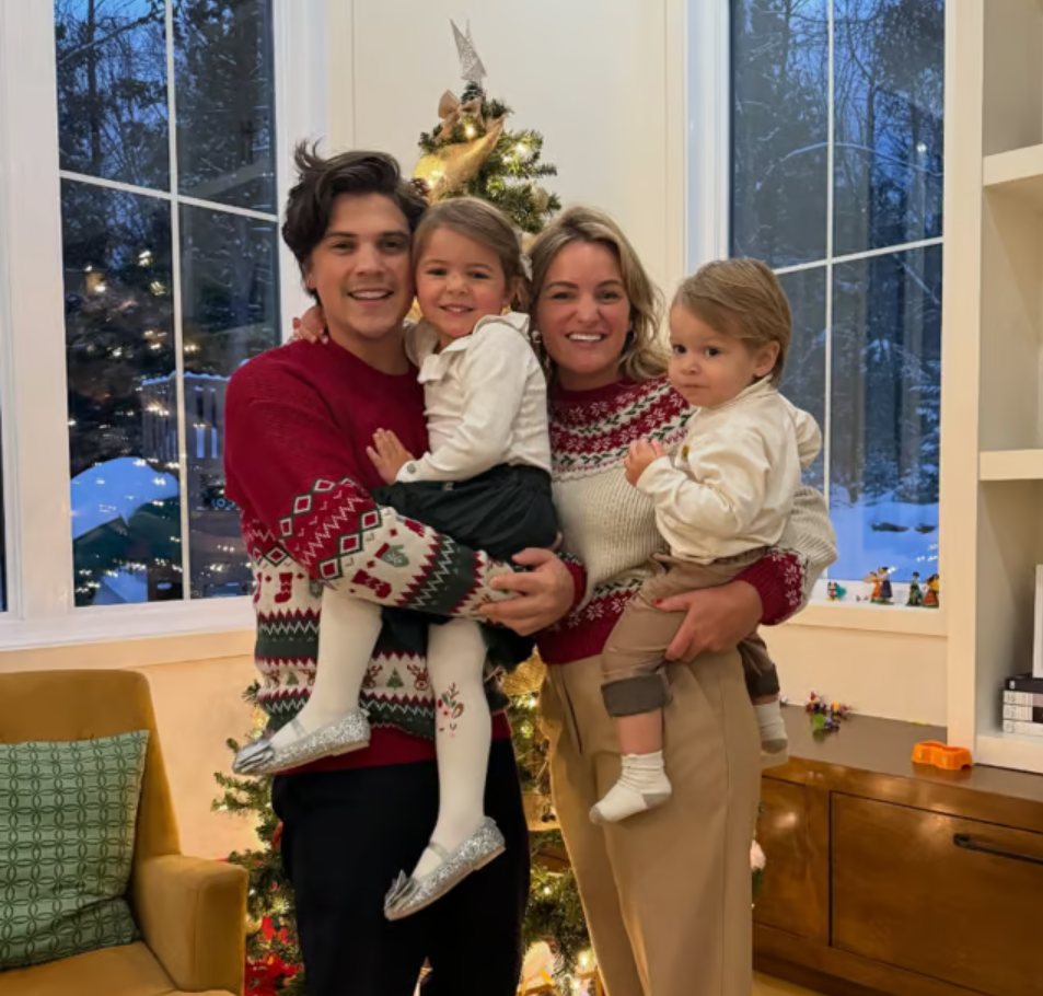 Ludovick Bourgeois publie une photo de Noël attendrissante avec sa famille 8 Ludovick Bourgeois publie une photo de Noël attendrissante avec sa famille Capture decran 2024 12 29 195854 Ludovick Bourgeois publie une photo de Noël attendrissante avec sa famille