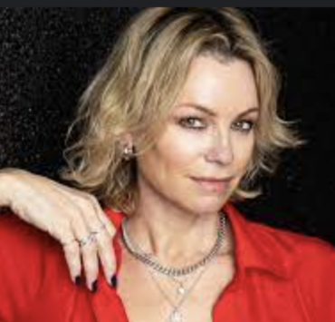 Découvrez le somptueux sapin de Noël de Caroline Néron 3 Découvrez le somptueux sapin de Noël de Caroline Néron Capture decran le 2024 12 08 a 20.56.07 e1733709418809 Découvrez le somptueux sapin de Noël de Caroline Néron