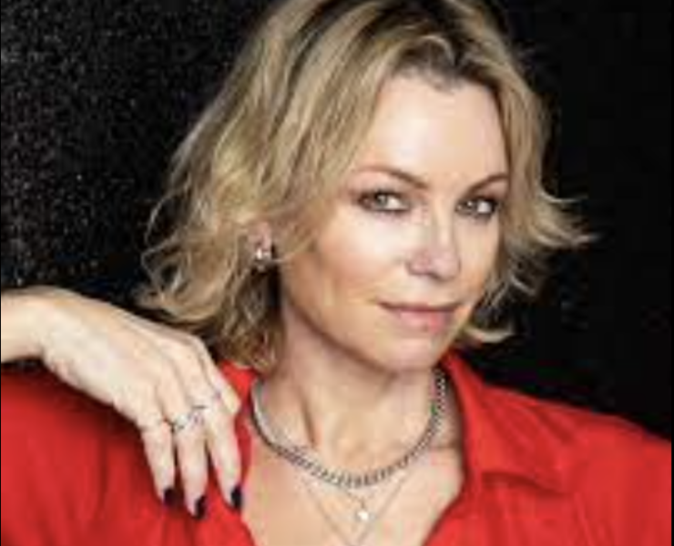 Découvrez le somptueux sapin de Noël de Caroline Néron 8 Découvrez le somptueux sapin de Noël de Caroline Néron Capture decran le 2024 12 08 a 20.56.07 e1733709418809 Découvrez le somptueux sapin de Noël de Caroline Néron