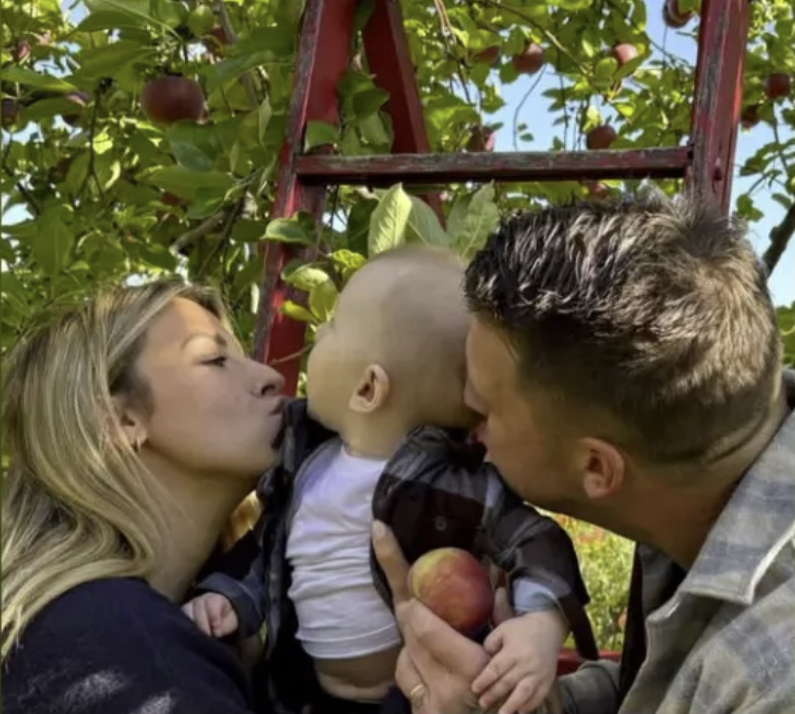 Mathieu Baron dévoile une rare photo de son fils, qui a bien grandi! 3 Mathieu Baron dévoile une rare photo de son fils, qui a bien grandi! Capture decran le 2024 12 10 a 13.45.26 Mathieu Baron dévoile une rare photo de son fils, qui a bien grandi!