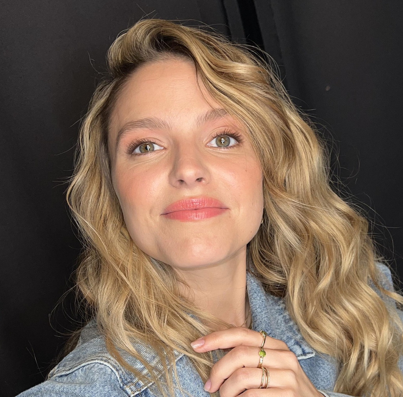 Sarah-Jeanne Labrosse partage des moments familiaux adorables sur son chantier 1 Sarah-Jeanne Labrosse partage des moments familiaux adorables sur son chantier Capture decran le 2024 12 13 a 12.54.11 e1734112497450 Sarah-Jeanne Labrosse partage des moments familiaux adorables sur son chantier