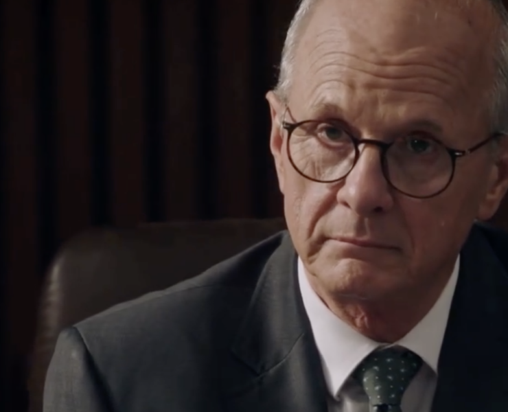 Capture decran le 2024 12 19 a 09.58.40 e1734620389318 Clin d'œil à Paul Houde : une scène touchante dans "Indéfendable"