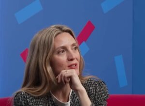 Evelyne Brochu.jpg3 Èvelyne Brochu est sublime dans cette robe noir au Gala Québec Cinéma