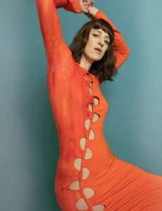 anne 3 Anne-Élisabeth Bossé révèle qu'elle est en couple et présente son nouveau partenaire.