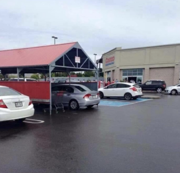 Une voiture stationnée dans un abri à chariots chez Costco : ça fait réagir! 5 Une voiture stationnée dans un abri à chariots chez Costco : ça fait réagir! costco voiture Une voiture stationnée dans un abri à chariots chez Costco : ça fait réagir!