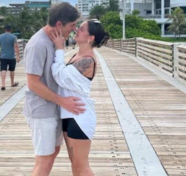 delome4 1 Quelle bonne nouvelle affiche La blonde de Sébastien Delorme sur les réseaux sociaux !!?