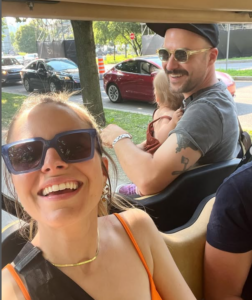 marc andre 1 Marc-André Grondin était superbement entouré sur le tapis rouge du Gala Québec Cinéma 2024