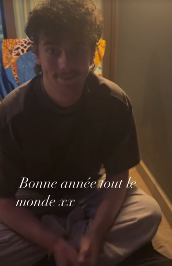 La fille de Julie Snyder critiquée pour son look du Nouvel An, Julie réagit directement 2 La fille de Julie Snyder critiquée pour son look du Nouvel An, Julie réagit directement Capture decran 2025 01 02 105210 La fille de Julie Snyder critiquée pour son look du Nouvel An, Julie réagit directement