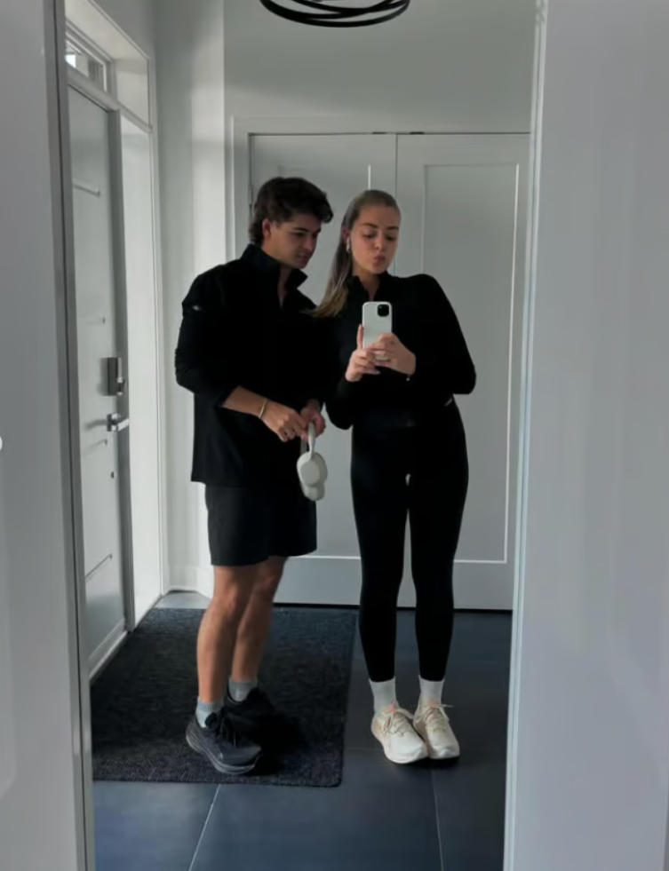 Stella Dupré dévoile une rare photo de sa mère Anne-Marie Angélil pour célébrer le Nouvel An 2 Stella Dupré dévoile une rare photo de sa mère Anne-Marie Angélil pour célébrer le Nouvel An Capture decran 2025 01 02 105357 Stella Dupré dévoile une rare photo de sa mère Anne-Marie Angélil pour célébrer le Nouvel An