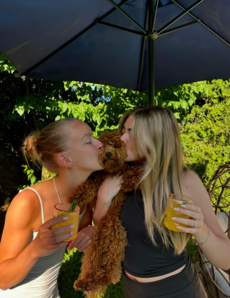Stella Dupré dévoile une rare photo de sa mère Anne-Marie Angélil pour célébrer le Nouvel An 3 Stella Dupré dévoile une rare photo de sa mère Anne-Marie Angélil pour célébrer le Nouvel An Capture decran 2025 01 02 105402 Stella Dupré dévoile une rare photo de sa mère Anne-Marie Angélil pour célébrer le Nouvel An