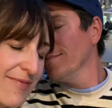 Anne-Élisabeth Bossé partage des photos attendrissantes avec son nouvel amour 2 Anne-Élisabeth Bossé partage des photos attendrissantes avec son nouvel amour Capture decran 2025 01 03 122941 Anne-Élisabeth Bossé partage des photos attendrissantes avec son nouvel amour