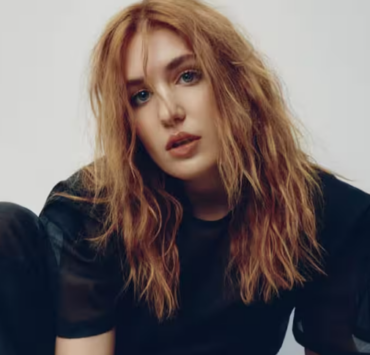 Sophie Nélisse augmente la température en affichant son bikini à la plage 4 Sophie Nélisse augmente la température en affichant son bikini à la plage Capture decran 2025 01 11 094023 Sophie Nélisse augmente la température en affichant son bikini à la plage