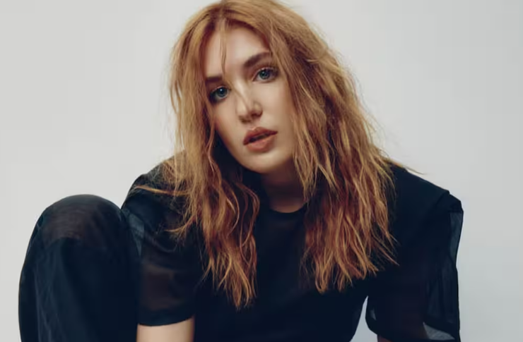 Capture decran 2025 01 11 094023 Sophie Nélisse augmente la température en affichant son bikini à la plage