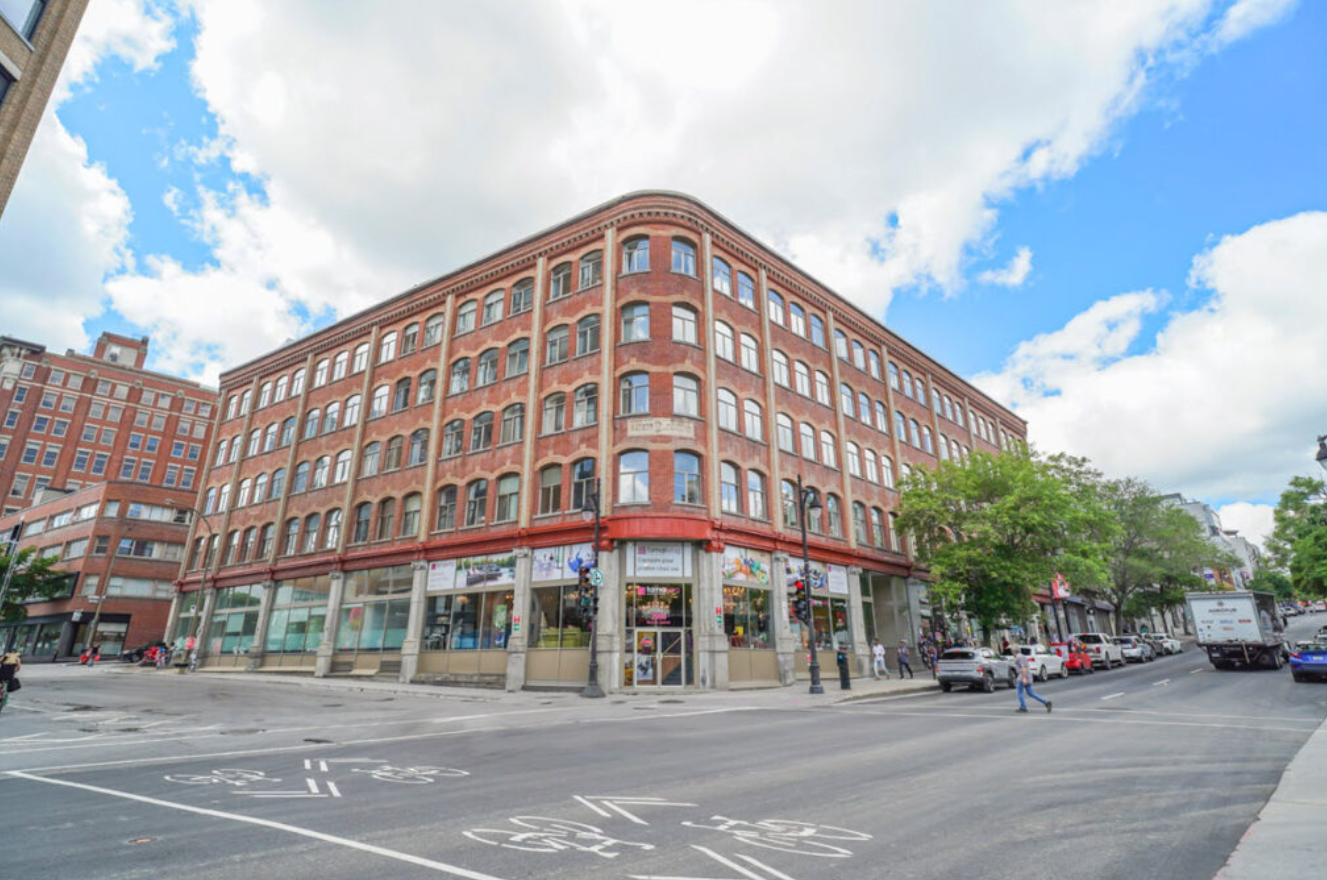 Capture decran 2025 01 12 193840 Geneviève Schmidt vend son élégant condo à Montréal et dévoile les photos