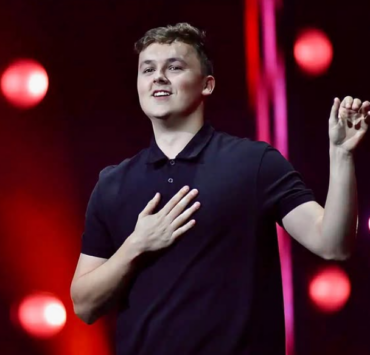 Voici qui partage la vie de Danick Martineau, le favori de Big Brother Célébrités 3 Voici qui partage la vie de Danick Martineau, le favori de Big Brother Célébrités Capture decran 2025 01 17 164611 Voici qui partage la vie de Danick Martineau, le favori de Big Brother Célébrités