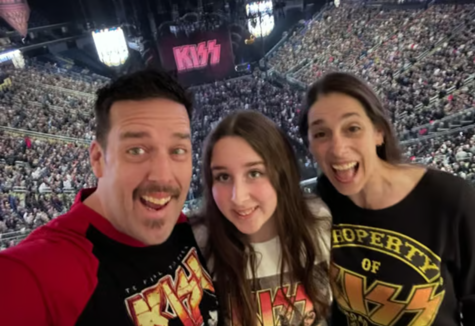 Découvrez l’identité de la femme de P-A Méthot qui l’accompagnera à En direct de l'univers ! 4 Découvrez l’identité de la femme de P-A Méthot qui l’accompagnera à En direct de l'univers ! Capture decran 2025 01 18 112944 Découvrez l’identité de la femme de P-A Méthot qui l’accompagnera à En direct de l'univers !