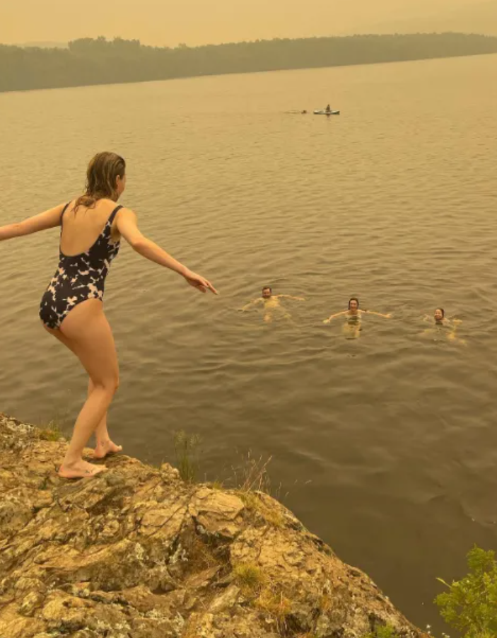 Capture decran 2025 01 18 145420 10 photos de Catherine St-Laurent qui éblouit en maillot de bain