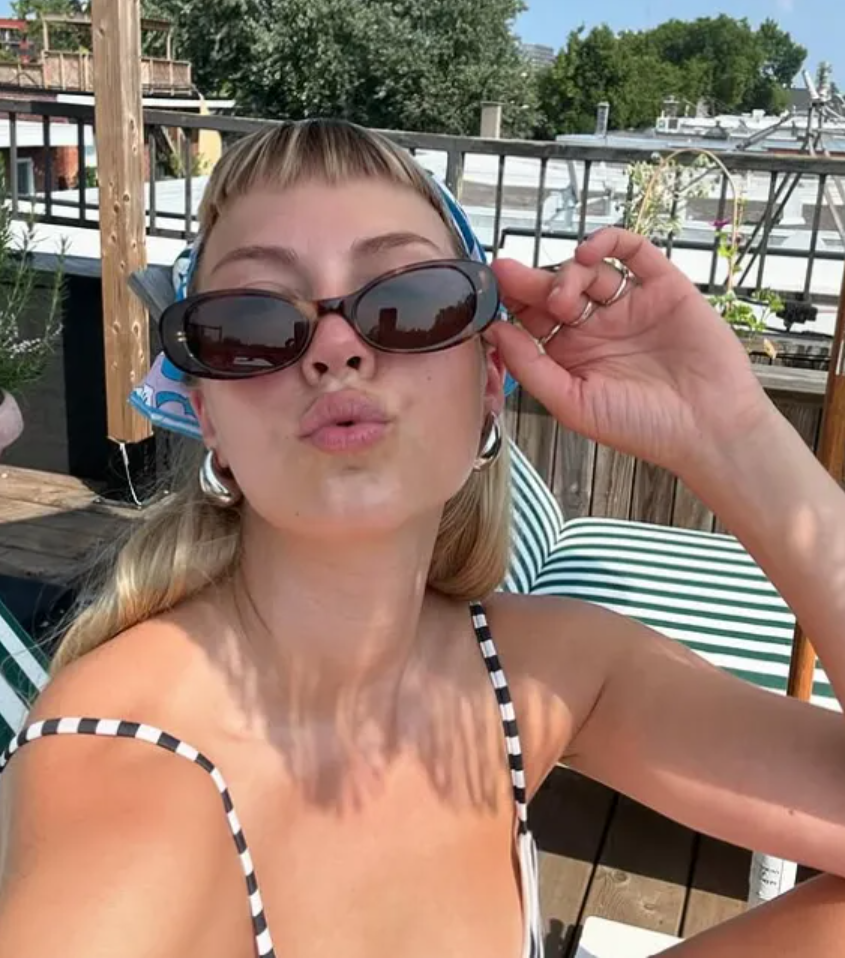 Capture decran 2025 01 18 145834 10 photos de Catherine St-Laurent qui éblouit en maillot de bain