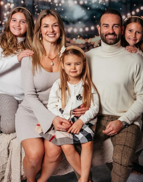 5 magnifiques photos de la fille de Roch Voisine font fondre les cœurs 6 5 magnifiques photos de la fille de Roch Voisine font fondre les cœurs Capture decran 2025 01 18 174408 5 magnifiques photos de la fille de Roch Voisine font fondre les cœurs