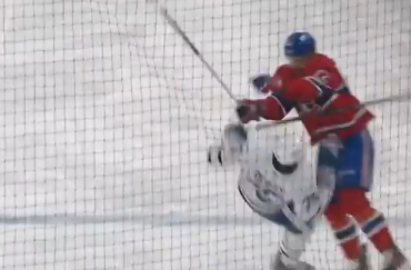 Arber Xhekaj assène une puissante mise en échec à Ryan Reaves au centre de la patinoire 6 Arber Xhekaj assène une puissante mise en échec à Ryan Reaves au centre de la patinoire Capture decran 2025 01 19 094935 Arber Xhekaj assène une puissante mise en échec à Ryan Reaves au centre de la patinoire