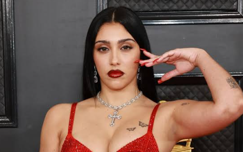 Lourdes Leon : encore plus audacieuse que sa mère, Madonna, elle ose le topless au défilé Saint Laurent 1 Lourdes Leon : encore plus audacieuse que sa mère, Madonna, elle ose le topless au défilé Saint Laurent Capture decran 2025 01 30 101933 Lourdes Leon : encore plus audacieuse que sa mère, Madonna, elle ose le topless au défilé Saint Laurent