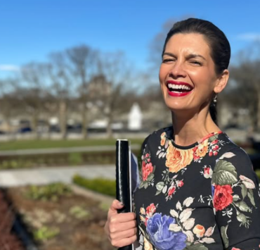 Capture decran 2025 02 01 135749 Geneviève Guilbault attire l'attention avec son élégant ensemble vert émeraude