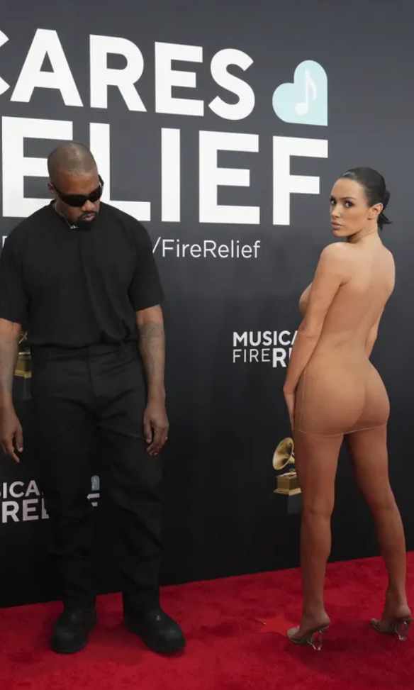 Capture decran 2025 02 05 110017 Kanye West applaudit Bianca Censori pour avoir «éclipsé les Grammys» en se dévoilant