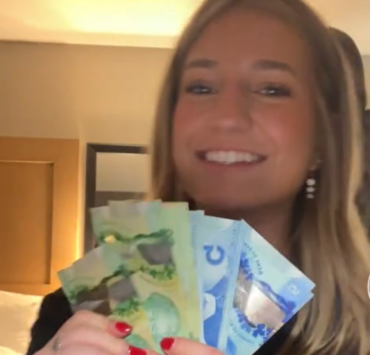 Une Américaine critique les billets canadiens dans une vidéo controversée 2 Une Américaine critique les billets canadiens dans une vidéo controversée Capture decran 2025 02 07 174039 e1738968115962 Une Américaine critique les billets canadiens dans une vidéo controversée