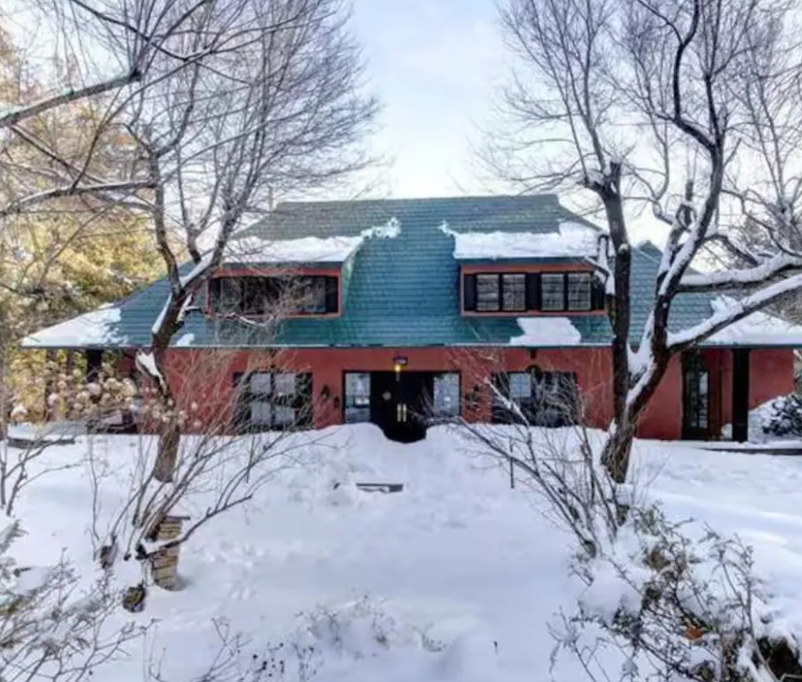 Découverte de la somptueuse demeure de Michèle Richard à Saint-Sauveur 2 Découverte de la somptueuse demeure de Michèle Richard à Saint-Sauveur Capture decran 2025 02 16 125440 Découverte de la somptueuse demeure de Michèle Richard à Saint-Sauveur