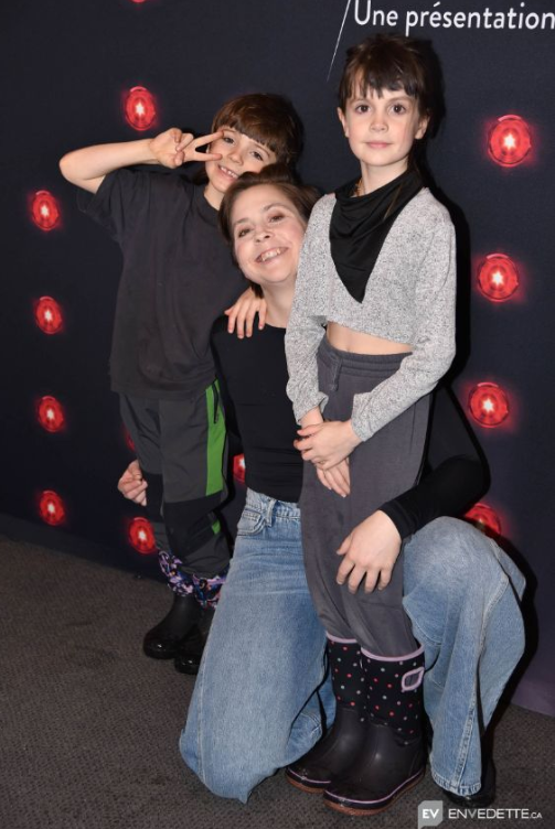Ève Landry dévoile ses charmants enfants sur le tapis rouge! 2 Ève Landry dévoile ses charmants enfants sur le tapis rouge! Capture decran 2025 02 21 184846 Ève Landry dévoile ses charmants enfants sur le tapis rouge!