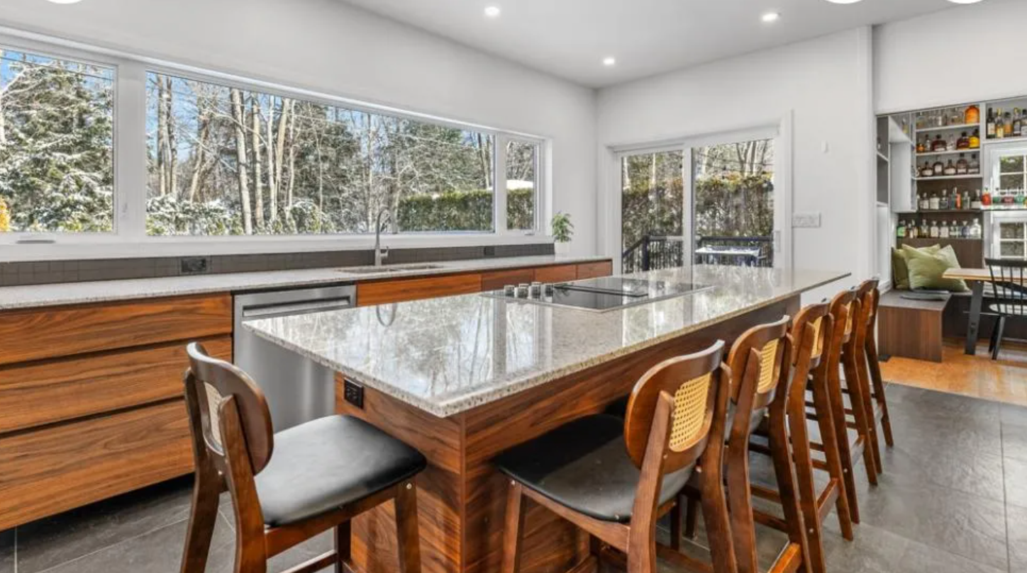 Capture decran 2025 02 23 094207 Un collaborateur de Salut Bonjour met en vente sa propriété de 1 100 000$ et voici toutes les photos