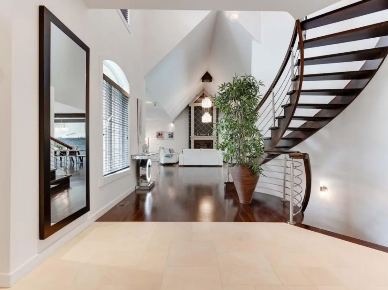 Capture decran 2025 02 24 103359 Voici les luxueuses maisons de Marc-Édouard Vlasic, le conjoint de Frédérique Guay de TVA Sports