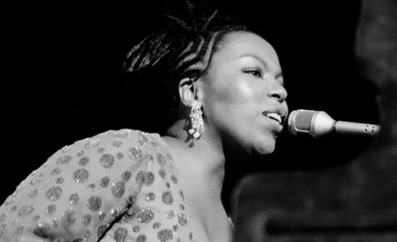 La chanteuse de l’emblématique succès Killing Me Softly with His Song s’est éteinte 2 La chanteuse de l’emblématique succès Killing Me Softly with His Song s’est éteinte Capture decran 2025 02 24 122208 La chanteuse de l’emblématique succès Killing Me Softly with His Song s’est éteinte