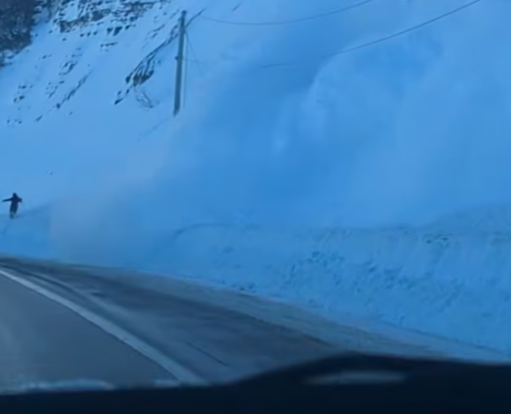 Capture decran 2025 02 25 115958 Voici des vidéos saisissantes de l'avalanche qui a frappé une route du Québec