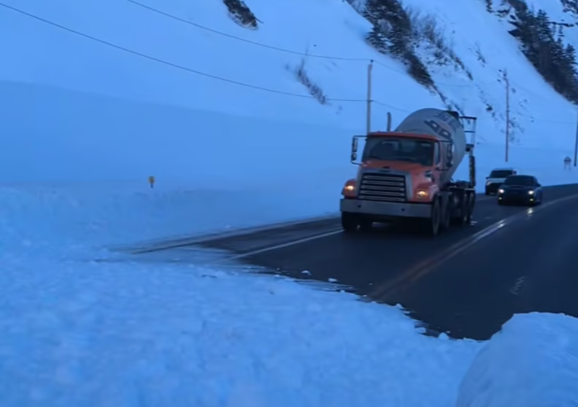 Voici des vidéos saisissantes de l'avalanche qui a frappé une route du Québec 2 Voici des vidéos saisissantes de l'avalanche qui a frappé une route du Québec Capture decran 2025 02 25 120005 Voici des vidéos saisissantes de l'avalanche qui a frappé une route du Québec