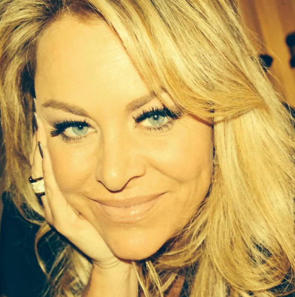 Capture decran 2025 02 26 120701 Voici la sœur de Geneviève Schmidt, et leur ressemblance est frappante