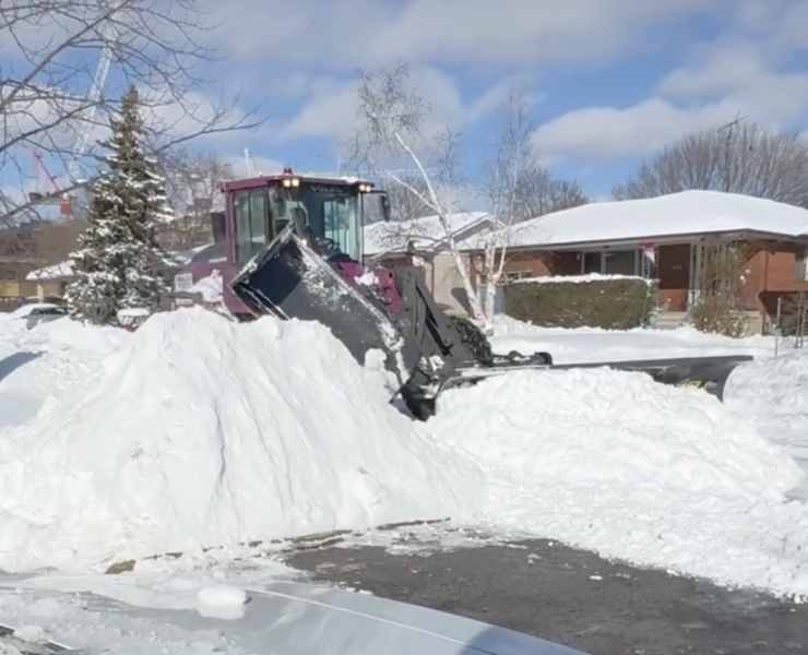 Capture decran le 2025 02 17 a 08.30.52 Alors que certains se plaignent des entrées bloquées, un internaute filme une technique qui fait jalouser partout au Canada!