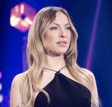 Capture decran le 2025 02 17 a 12.36.50 e1739813859302 Marie-Mai enflamme Big Brother Célébrités avec sa robe audacieuse !