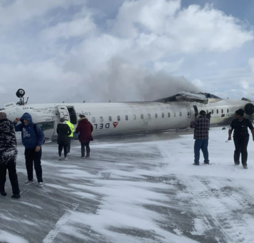 Choc à Toronto : un avion viens de s'écraser 4 Choc à Toronto : un avion viens de s'écraser Capture decran le 2025 02 17 a 17.15.53 e1739830596127 Choc à Toronto : un avion viens de s'écraser