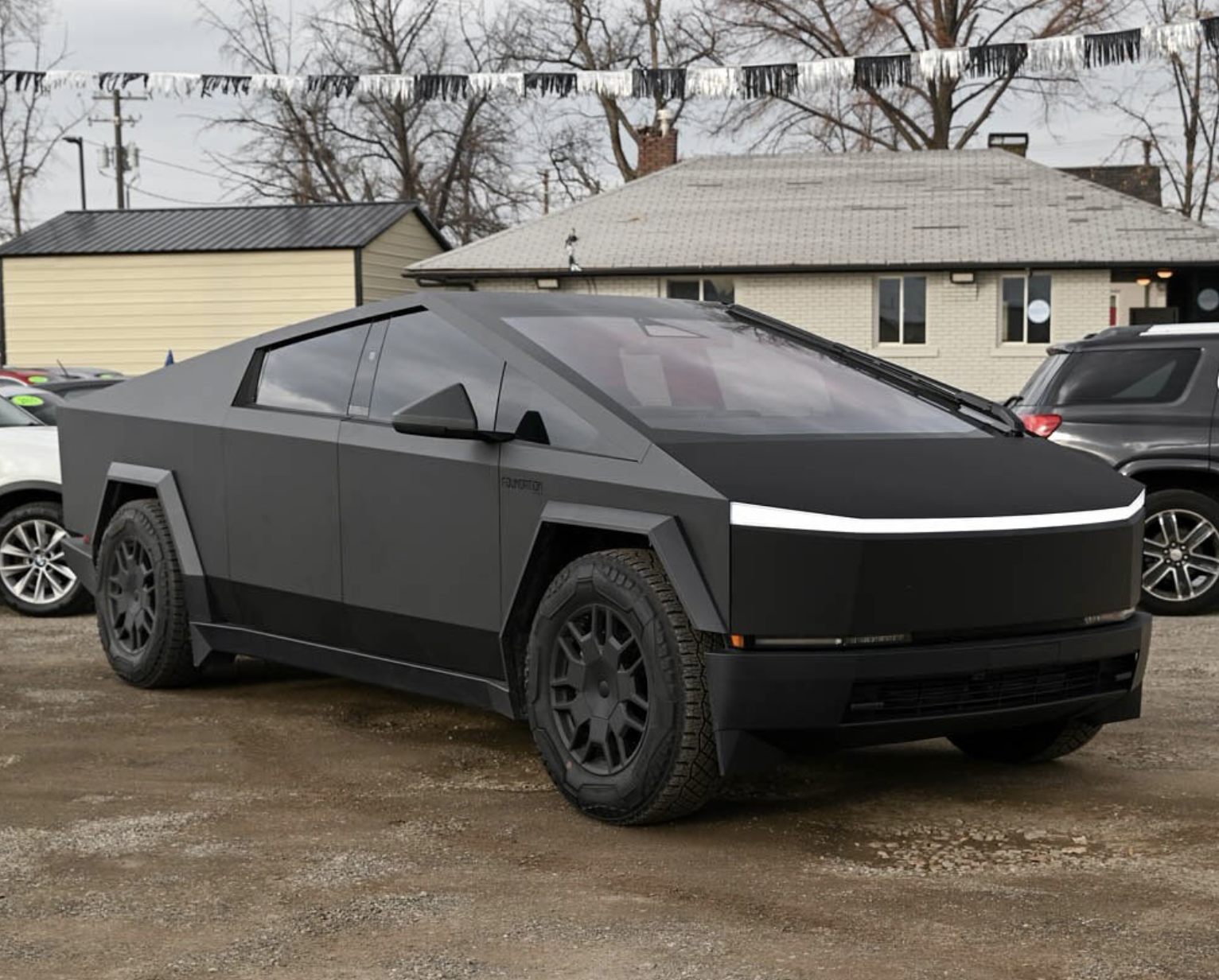 Capture decran le 2025 02 18 a 14.34.19 Scène Hivernale Insolite à Montréal : Un Cybertruck Coincé Devient Viral