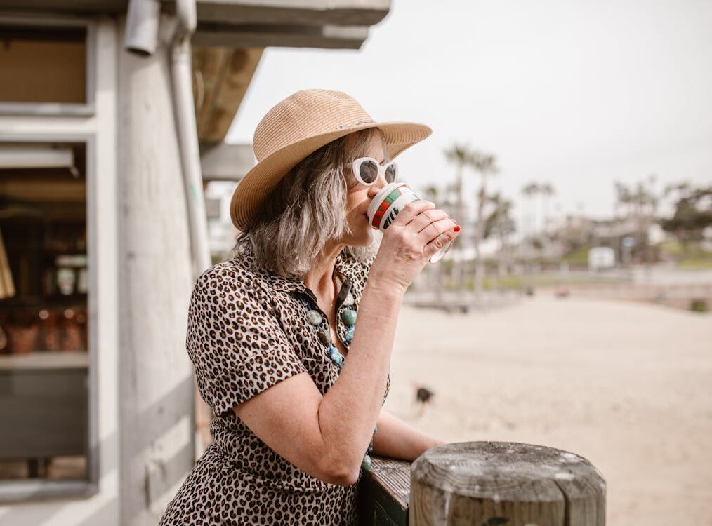 femmemenop e1738880143171 Voici un symptôme moins connu de la ménopause