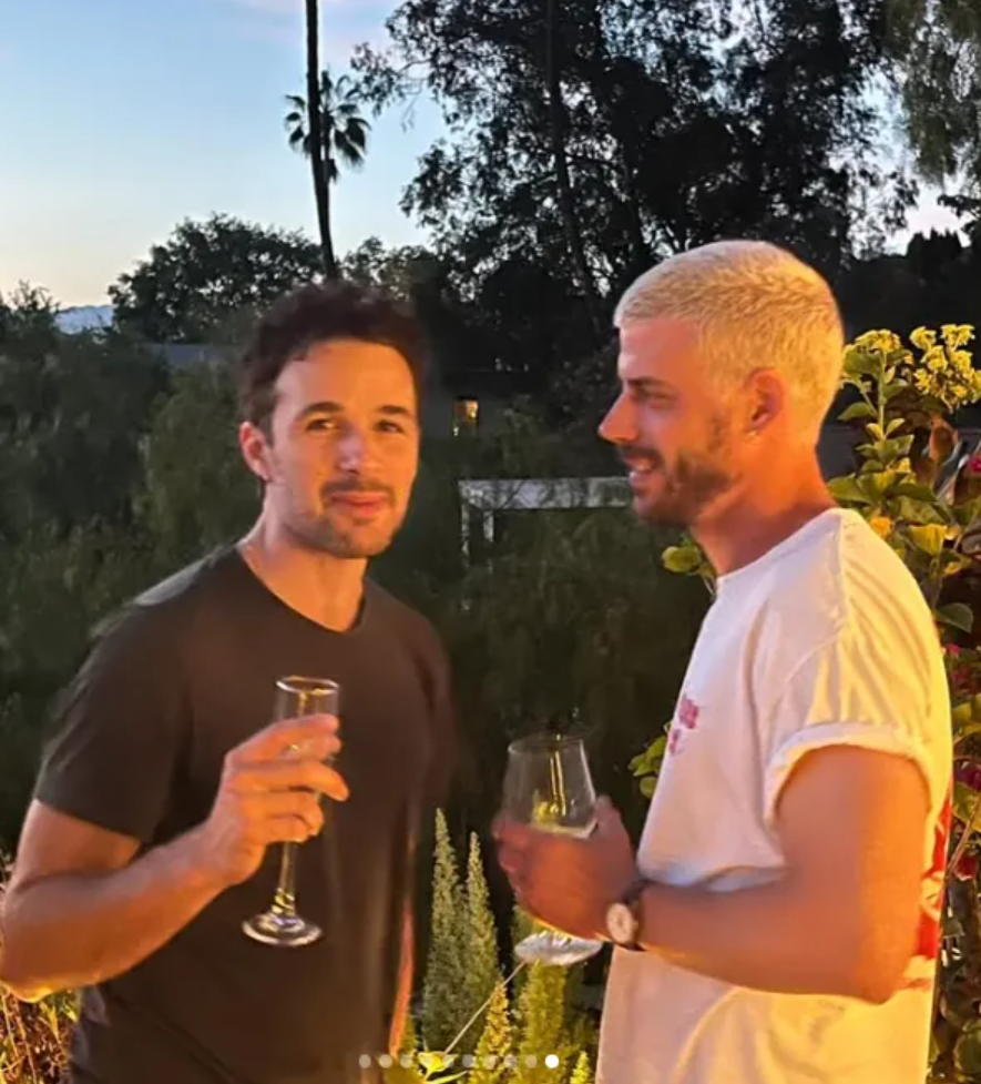 Après son passage à Tout le monde en parle, voici d’élégantes photos de François Arnaud et son conjoint 5 Après son passage à Tout le monde en parle, voici d’élégantes photos de François Arnaud et son conjoint Capture decran 2025 03 03 165348 Après son passage à Tout le monde en parle, voici d’élégantes photos de François Arnaud et son conjoint