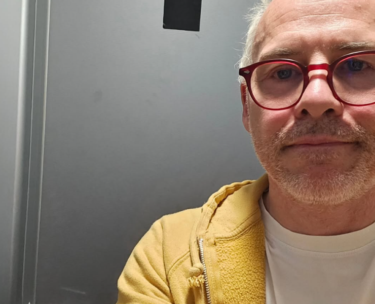 Capture decran 2025 03 10 194727 Jacques Villeneuve coincé dans une salle de bain et forcé de défoncer la porte pour s’en sortir