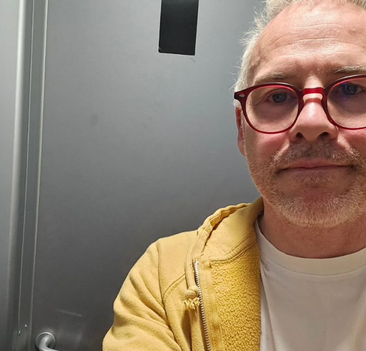 Capture decran 2025 03 10 194727 Jacques Villeneuve coinc&eacute; dans une salle de bain et forc&eacute; de d&eacute;foncer la porte pour s&rsquo;en sortir