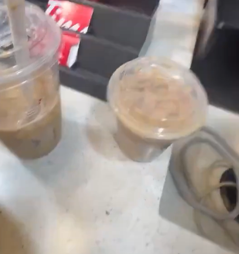 Un employé de Tim Hortons révèle que des coquerelles pourraient finir dans vos cafés glacés 3 Un employé de Tim Hortons révèle que des coquerelles pourraient finir dans vos cafés glacés Capture decran 2025 03 17 145833 Un employé de Tim Hortons révèle que des coquerelles pourraient finir dans vos cafés glacés