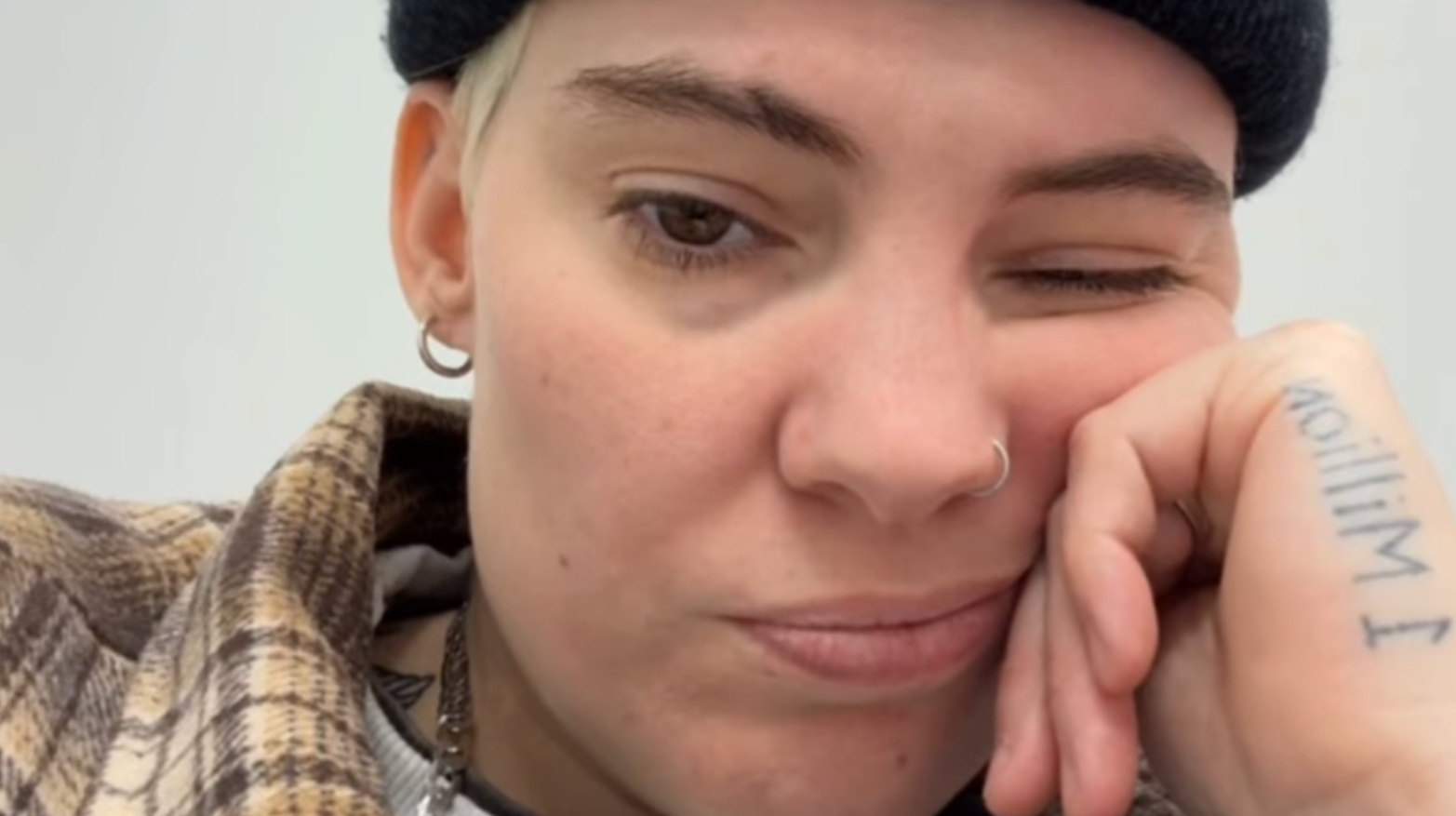 Capture decran 2025 03 19 080054 Roxane Bruneau hospitalisée d’urgence : elle rassure ses fans et reporte son spectacle