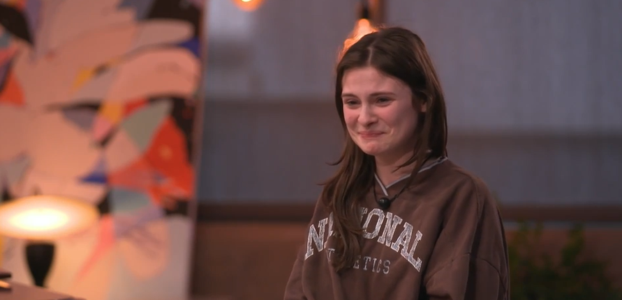 En larmes, Mia offre une performance bouleversante dédiée à sa meilleure amie décédée 1 En larmes, Mia offre une performance bouleversante dédiée à sa meilleure amie décédée Capture decran 2025 03 26 150323 En larmes, Mia offre une performance bouleversante dédiée à sa meilleure amie décédée