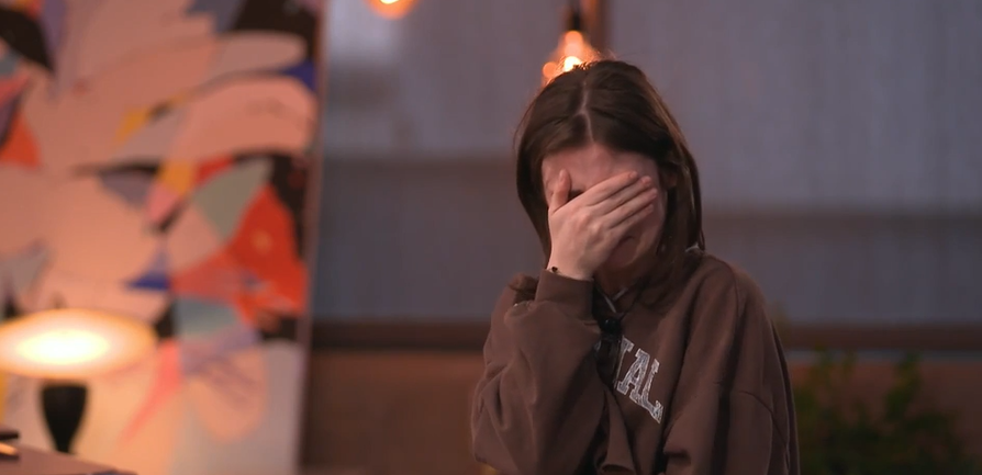 En larmes, Mia offre une performance bouleversante dédiée à sa meilleure amie décédée 2 En larmes, Mia offre une performance bouleversante dédiée à sa meilleure amie décédée Capture decran 2025 03 26 150334 En larmes, Mia offre une performance bouleversante dédiée à sa meilleure amie décédée