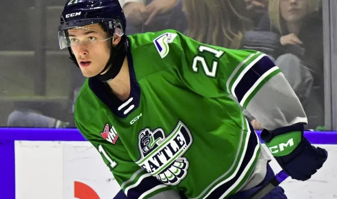 Un puissant défenseur pourrait débarquer chez le Canadien au prochain repêchage 2 Un puissant défenseur pourrait débarquer chez le Canadien au prochain repêchage Capture decran 2025 03 26 153000 Un puissant défenseur pourrait débarquer chez le Canadien au prochain repêchage