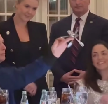 Capture decran 2025 03 29 145407 Elon Musk adopte un comportement étrange lors d’un souper avec Donald Trump